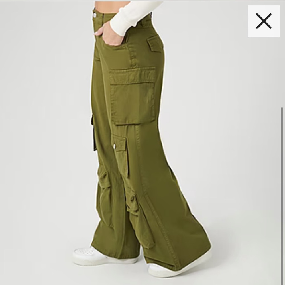 NWT - FOREVER 21 Junior’s Twill High Waisted Wide Leg Cargo Pants